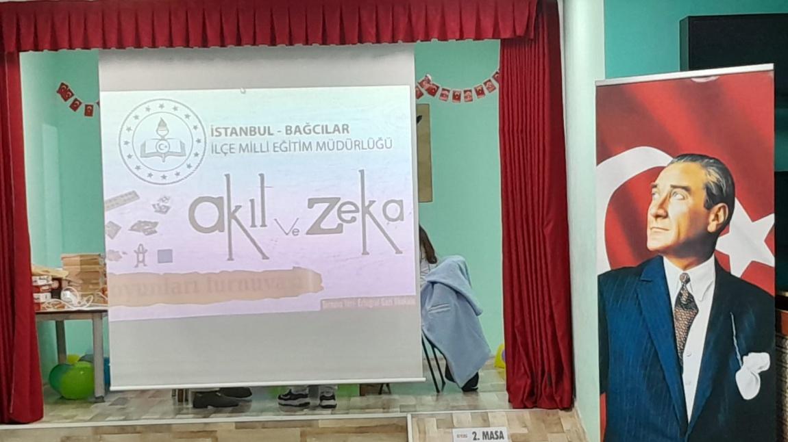 İlçemizde düzenlenen Akıl ve Zeka Oyunları  Turnuvasında okulumuzu Temsil eden 5E Sınıfı Öğrencisi Azra Ekinci yi tebrik eder başarılarının devamını dileriz.