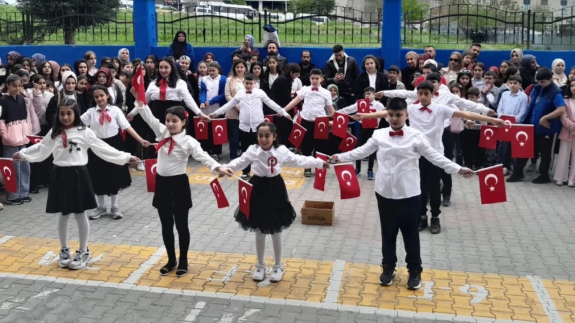 23 Nisan Ulusal Egemenlik ve Çocuk Bayramı Etkinliklerinde Görev Alan Ögrencilerimize ve Organizasyonda Emeği Geçen Tüm Öğretmenlerimize teşekkür ederiz.